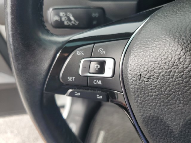 Used 2018 Volkswagen Tiguan SEL Premium AWD/4WD image 19