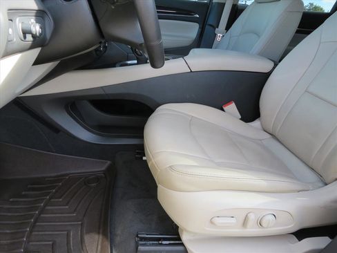 Used 2020 Buick Enclave Essence image 15