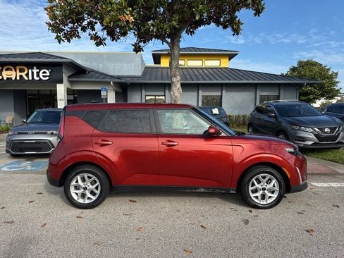 Used 2025 Kia Soul LX w/ LX Technology Package FWD image 8
