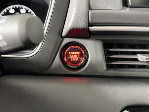 New 2025 Honda Pilot Touring image 27