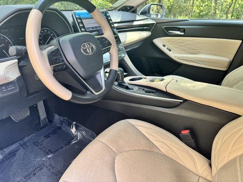 Used 2020 Toyota Avalon Limited image 19