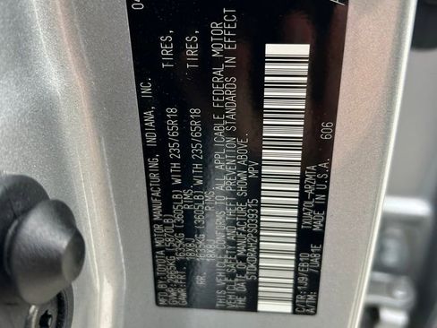 Used 2023 Toyota Highlander XLE image 10