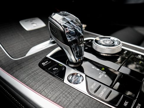 Used 2025 BMW ALPINA XB7 AWD/4WD image 26