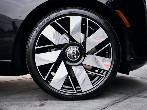 Used 2026 Rolls-Royce Cullinan Base image 22