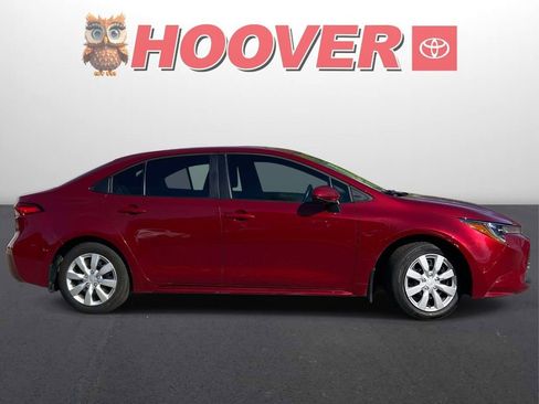 Used 2025 Toyota Corolla LE FWD image 2