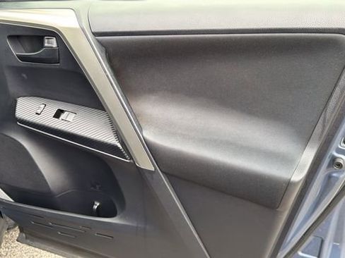Used 2013 Toyota RAV4 XLE AWD/4WD image 31