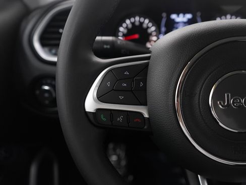 Used 2019 Jeep Renegade Latitude w/ Popular Equipment Group image 24