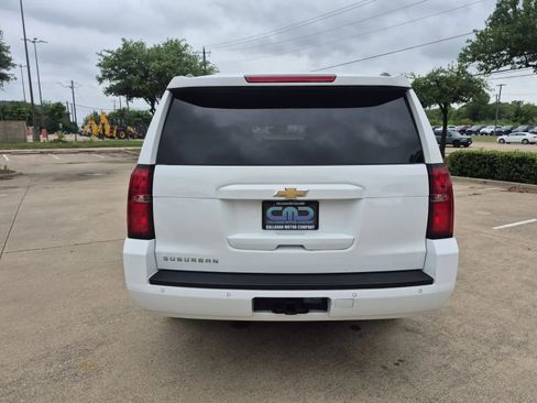 Used 2018 Chevrolet Suburban LT image 7