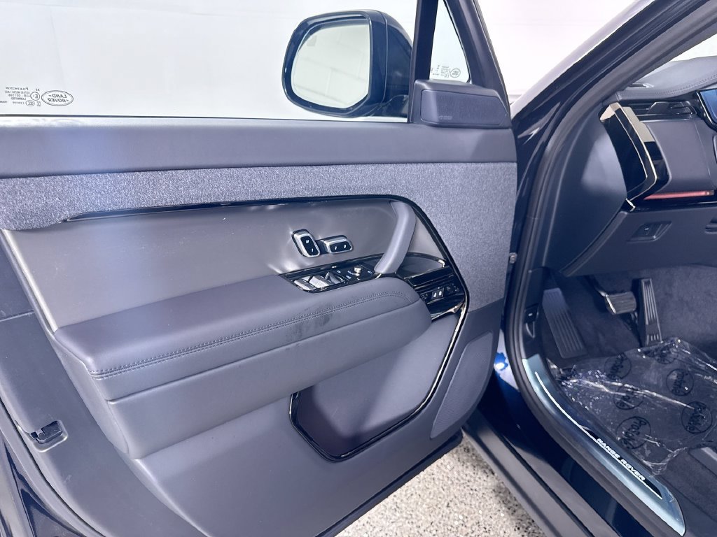 New 2027 Land Rover Range Rover Sport Dynamic SE AWD/4WD image 13