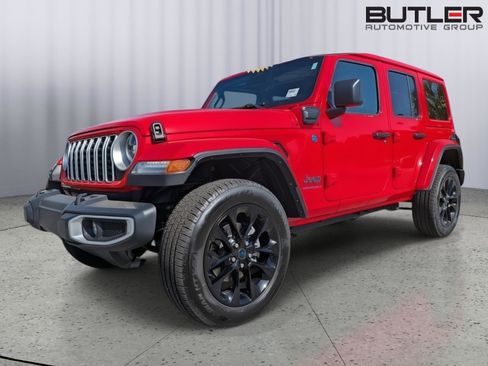 Used 2025 Jeep Wrangler Unlimited Sahara w/ Safety Group AWD/4WD image 1