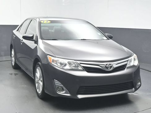 Used 2013 Toyota Camry XLE w/ Leather Pkg FWD image 2