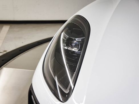 Certified 2026 Porsche Macan S AWD/4WD image 13