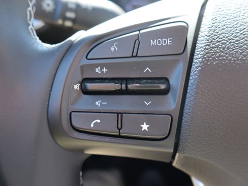 Used 2024 Hyundai Venue SEL image 16