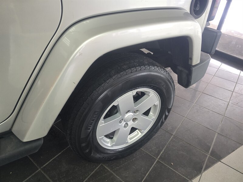Used 2007 Jeep Wrangler Unlimited Sahara AWD/4WD image 30