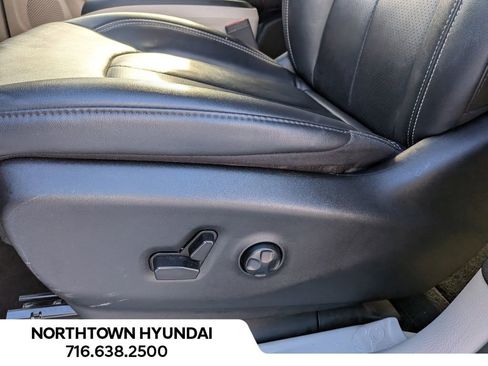 Used 2024 Chrysler Pacifica Touring-L image 31