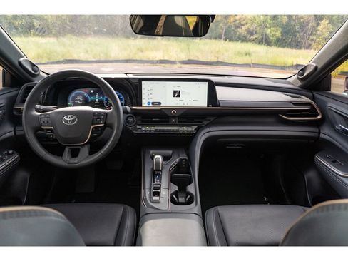 Used 2023 Toyota Crown Platinum AWD/4WD image 20
