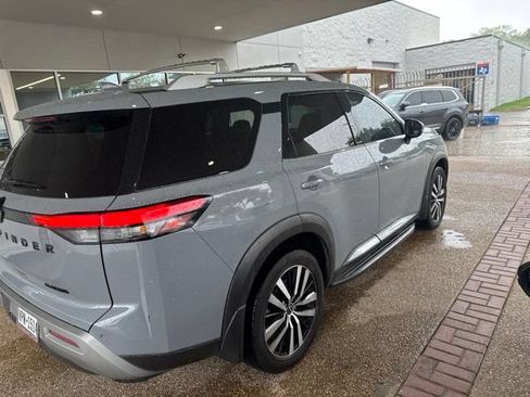 Used 2023 Nissan Pathfinder Platinum w/ Lighting Package (N93) FWD image 4