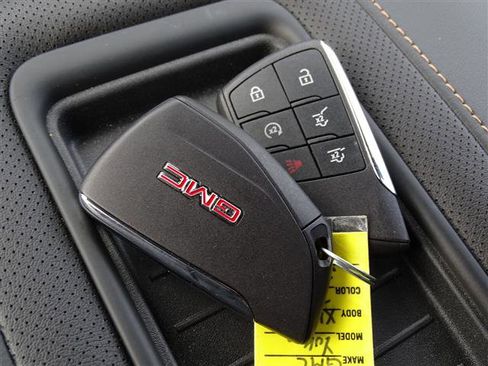 Used 2023 GMC Yukon XL AT4 image 26