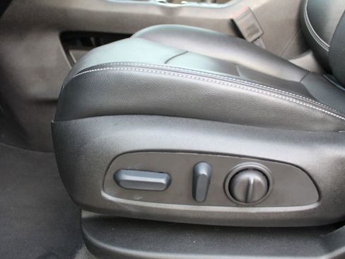 Used 2024 GMC Terrain SLT image 33