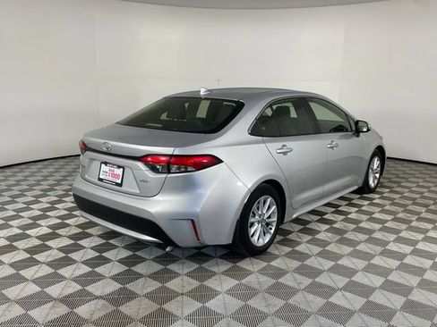 Used 2022 Toyota Corolla XLE FWD image 16