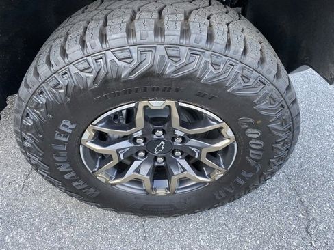 Used 2024 Chevrolet Colorado ZR2 w/ ZR2 Convenience Package III image 4