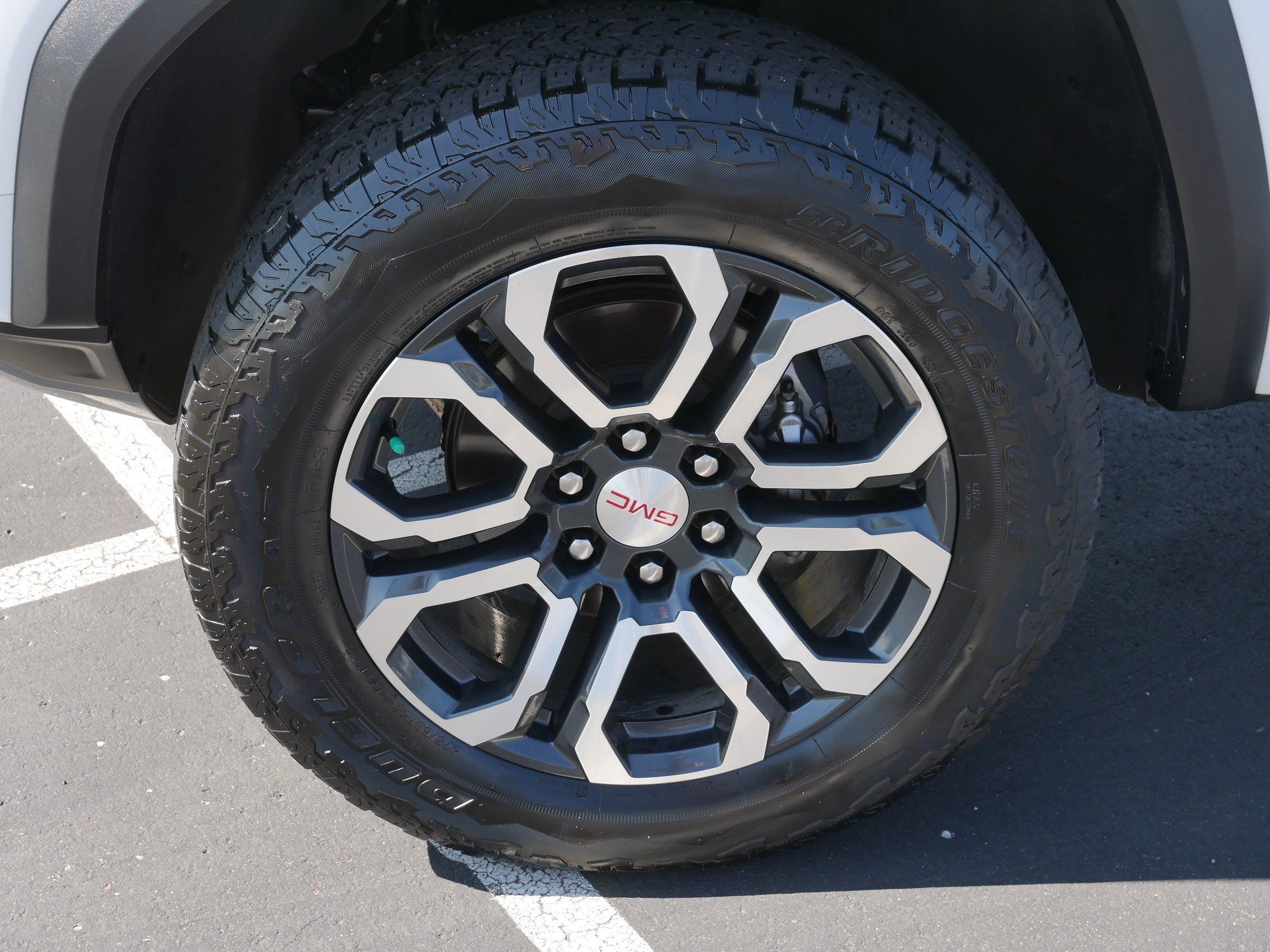 Used 2023 GMC Canyon AT4 w/ Technology Package AWD/4WD image 15