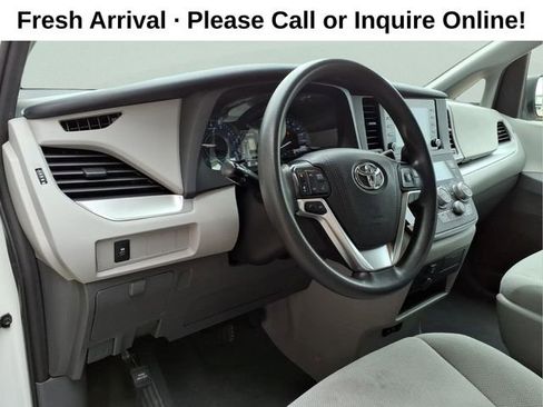 Used 2020 Toyota Sienna L FWD image 13