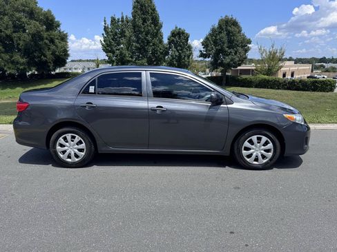 Used 2012 Toyota Corolla L FWD image 29