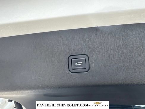 Used 2023 Chevrolet Traverse RS FWD image 38