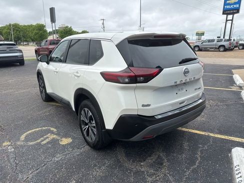 Used 2023 Nissan Rogue SV image 5