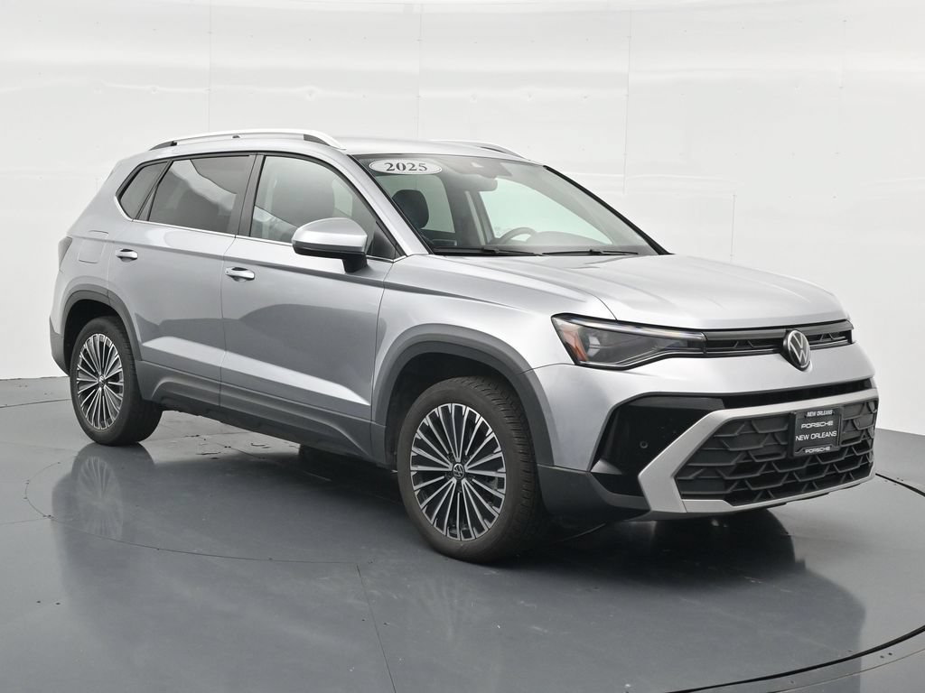 Used 2025 Volkswagen Taos SE FWD image 9