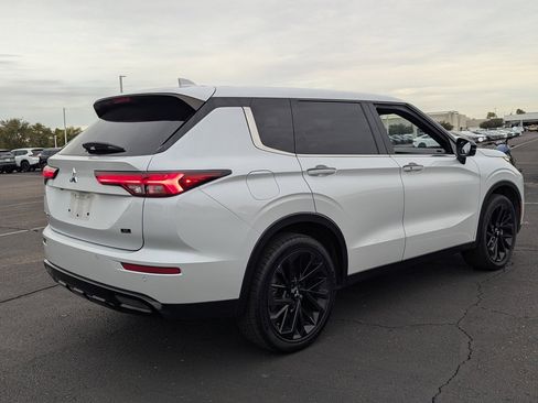 Used 2023 Mitsubishi Outlander SE Black Edition image 6