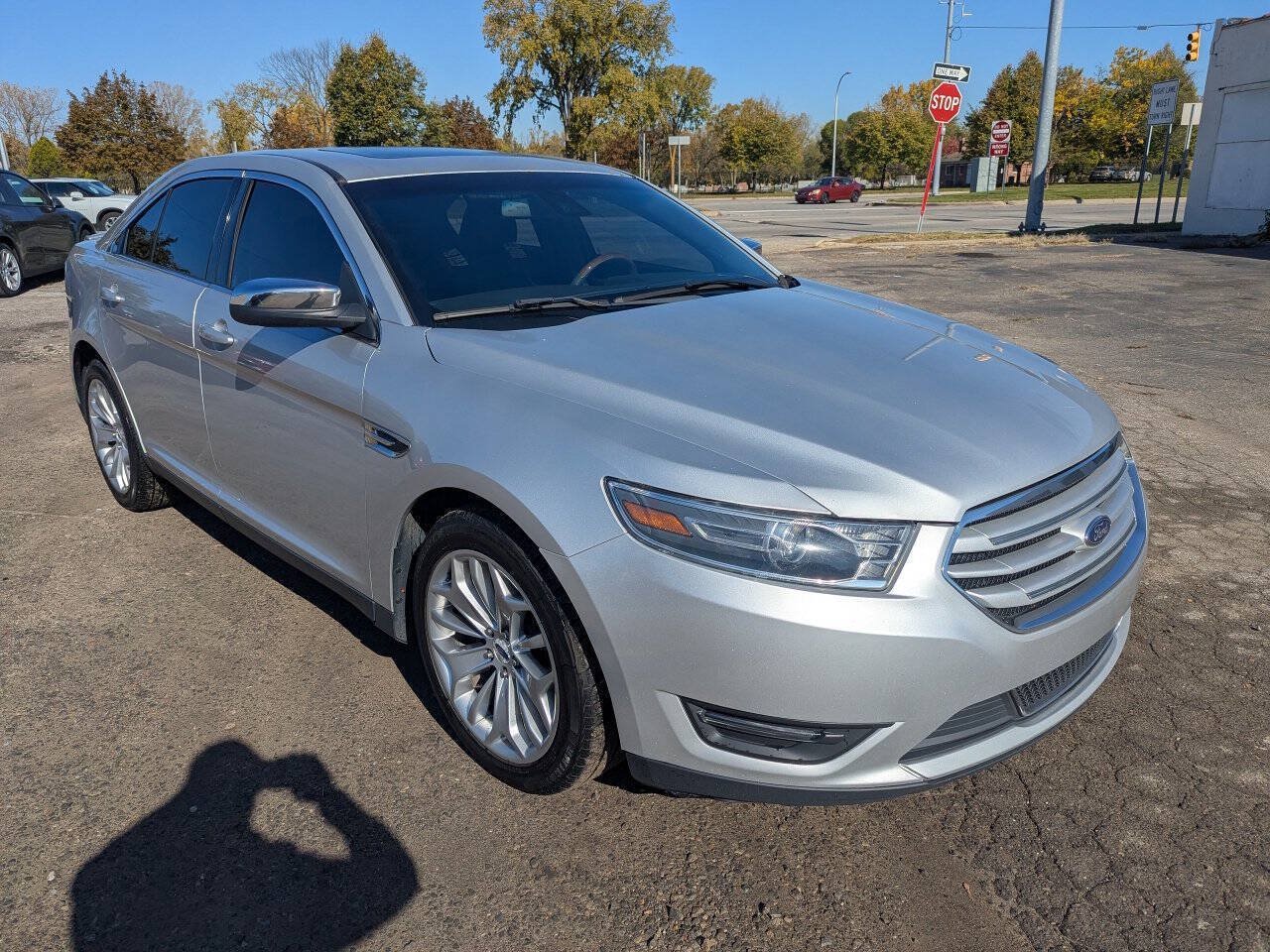 Used 2018 Ford Taurus Limited AWD/4WD image 1