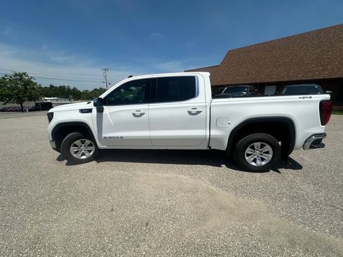 Used 2024 GMC Sierra 1500 SLE AWD/4WD image 2