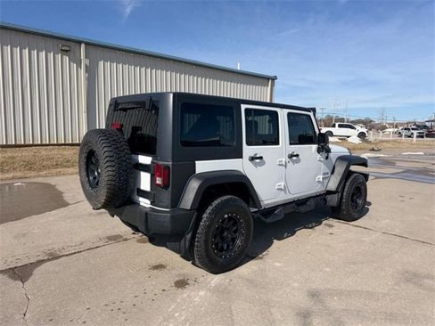 Used 2016 Jeep Wrangler Unlimited Sport image 3