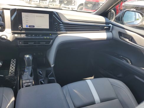 Used 2025 Toyota Camry SE FWD image 14
