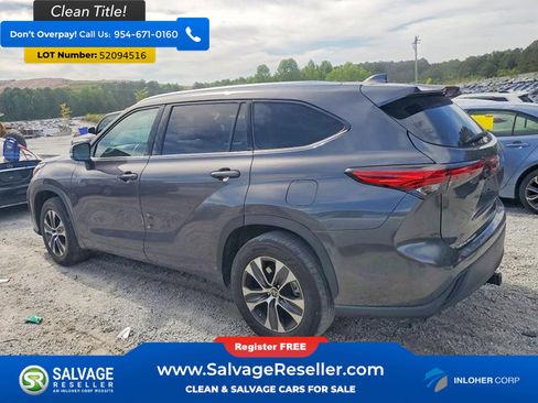 Used 2021 Toyota Highlander XLE FWD image 3