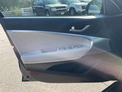 Used 2024 Genesis G70 2.5T image 20