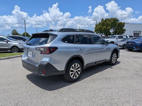 Used 2022 Subaru Outback Premium AWD/4WD image 4