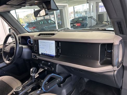 Used 2022 Ford Bronco Wildtrak image 15