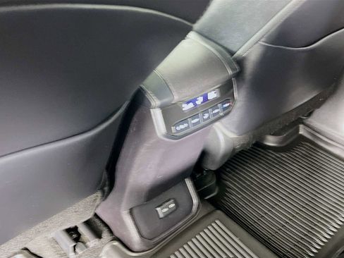 Used 2023 Toyota Highlander XLE image 26