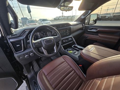 Used 2025 GMC Sierra 2500 Denali Ultimate image 10