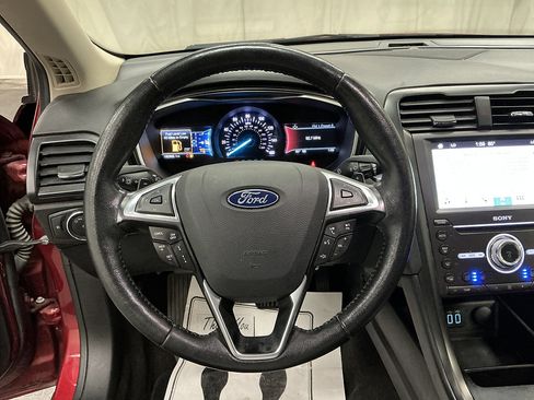 Used 2019 Ford Fusion Titanium AWD/4WD image 12