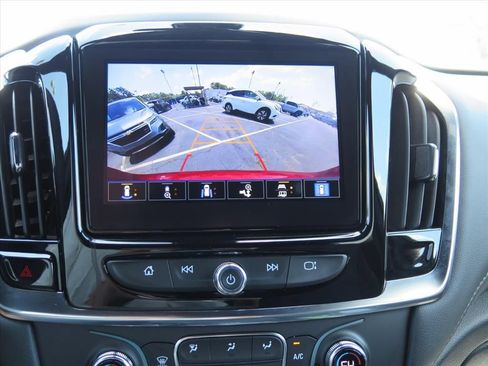 Used 2023 Chevrolet Traverse LT FWD image 12