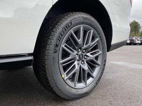 New 2025 Ford Expedition Max Platinum w/ Stealth Performance Package AWD/4WD image 9