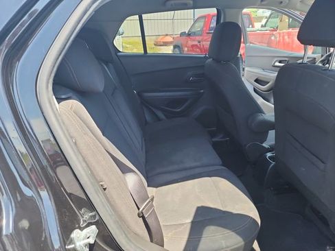 Used 2022 Chevrolet Trax LS w/ Tint and Cruise Package AWD/4WD image 10