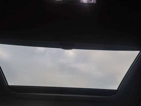 Used 2023 Chevrolet Traverse RS image 25