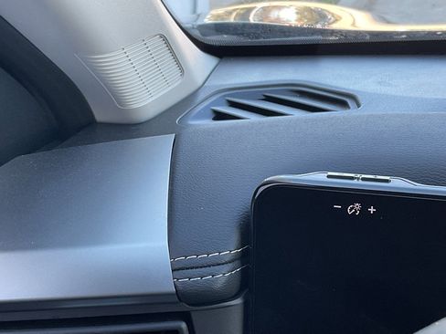 Used 2025 Nissan Kicks SV image 26