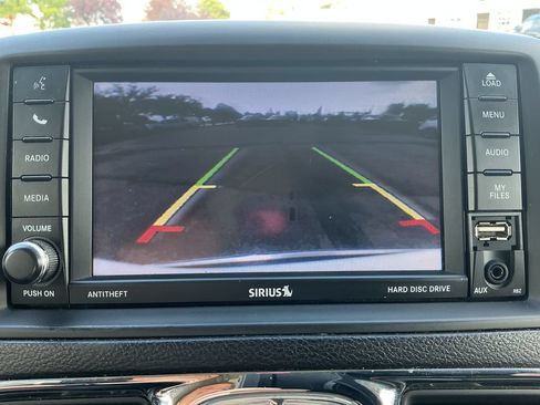Used 2015 Chrysler Town & Country Touring FWD image 20