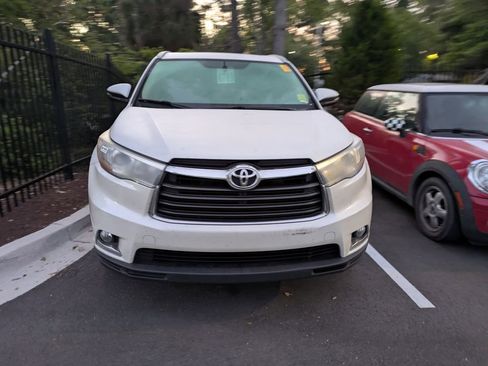 Used 2015 Toyota Highlander Limited image 2